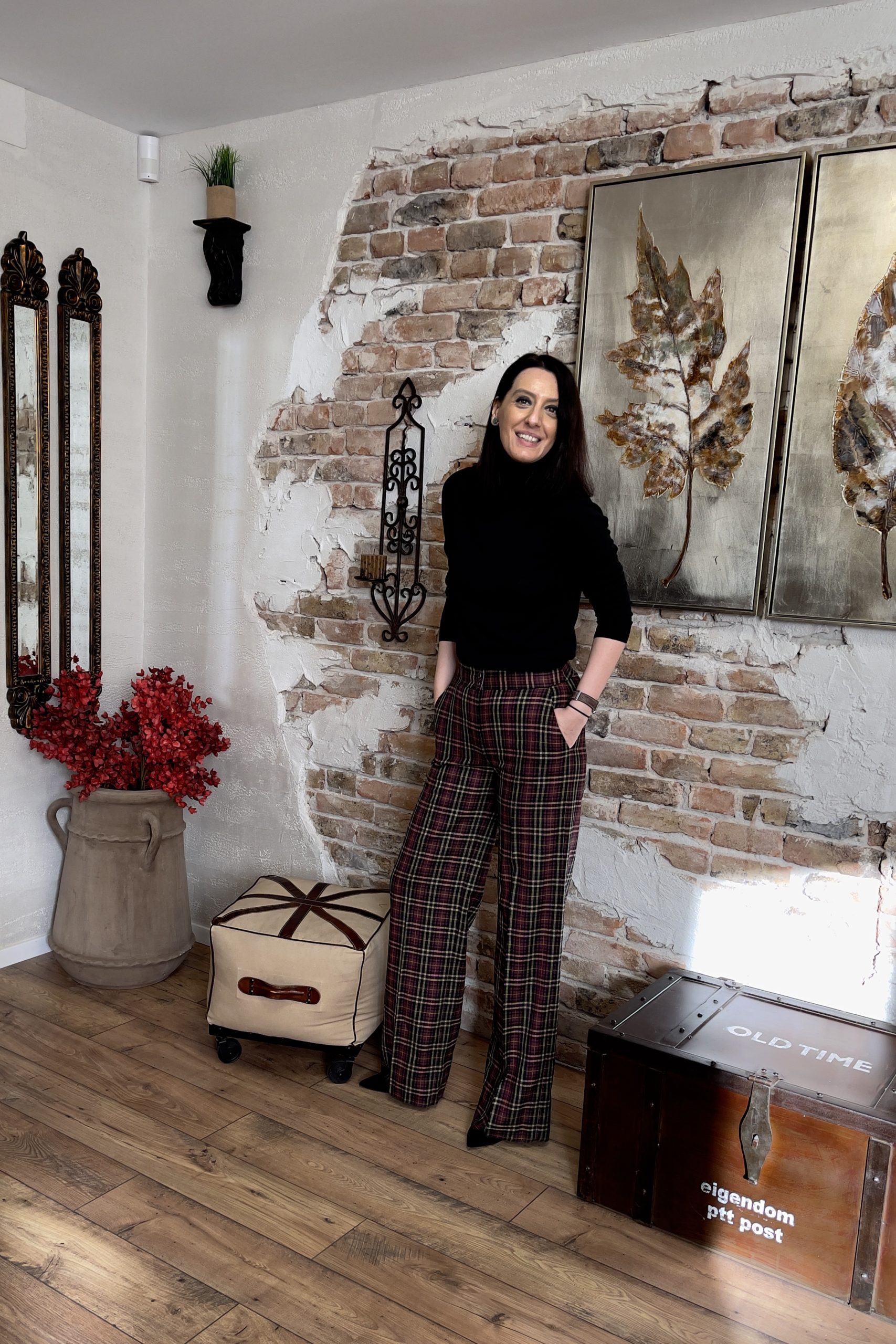 Pantaloni drepți din stofă de lână în carouri - imagine 3