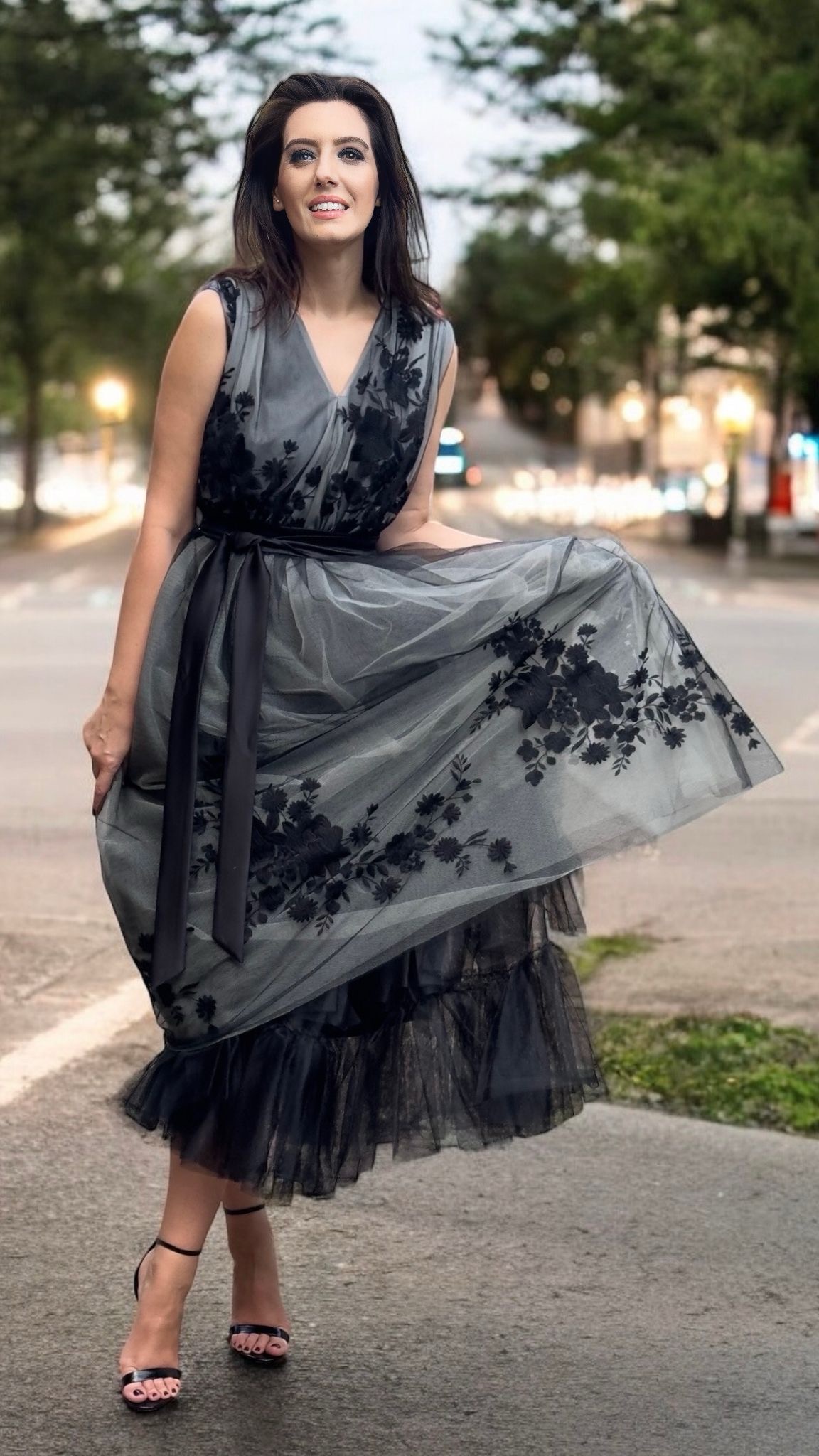 Rochie midi din tulle brodat