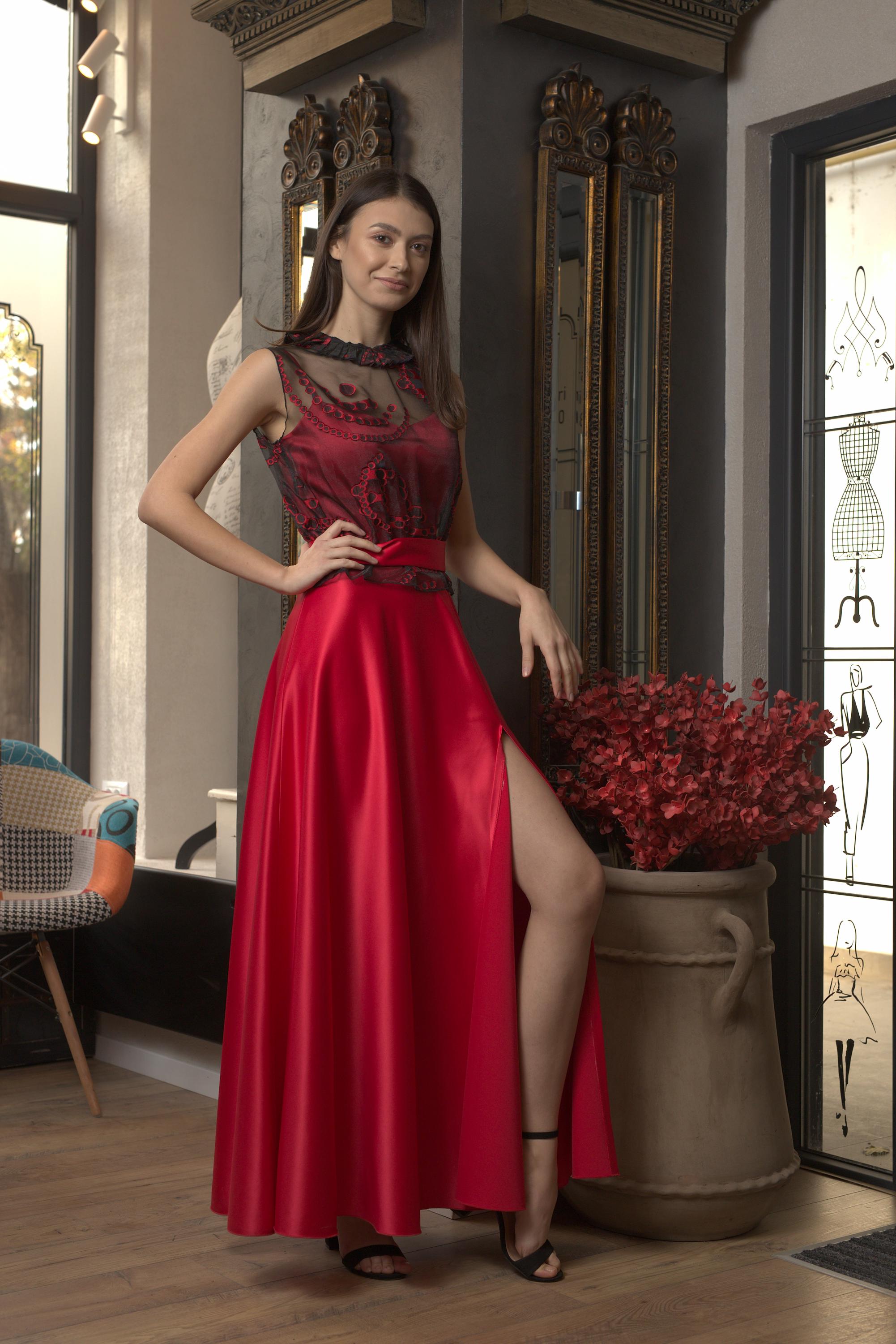 Rochie lungă din tafta și organza